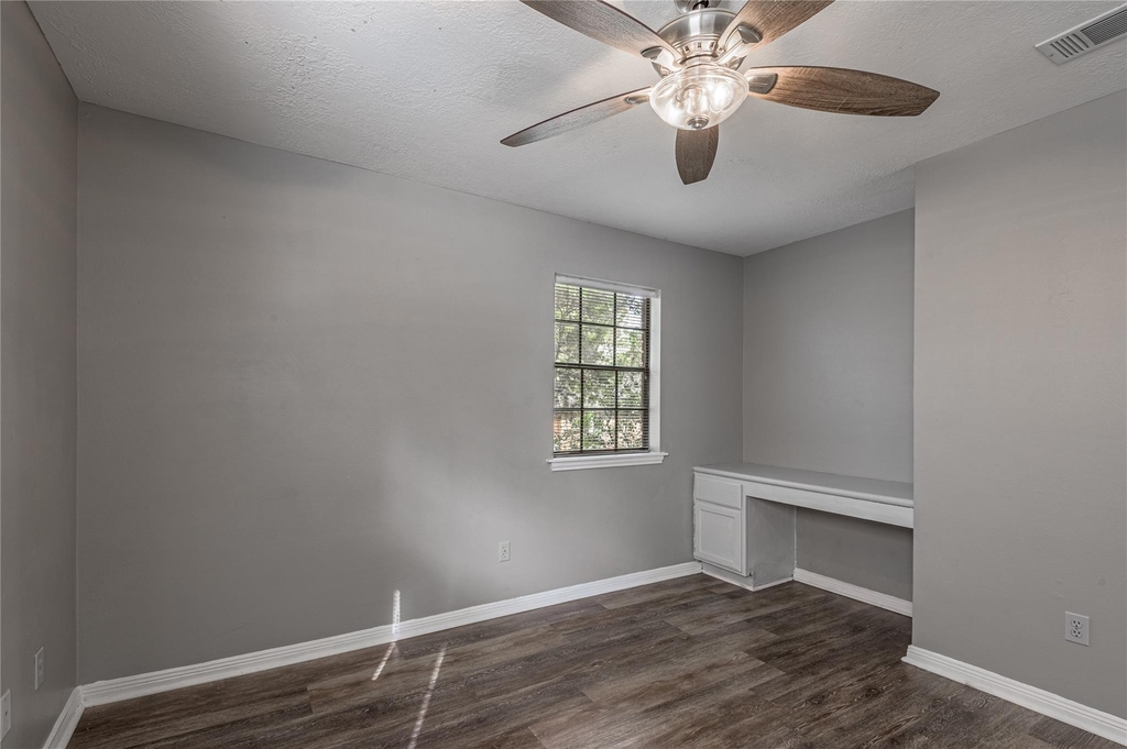 2402 Sycamore Avenue - Photo 12