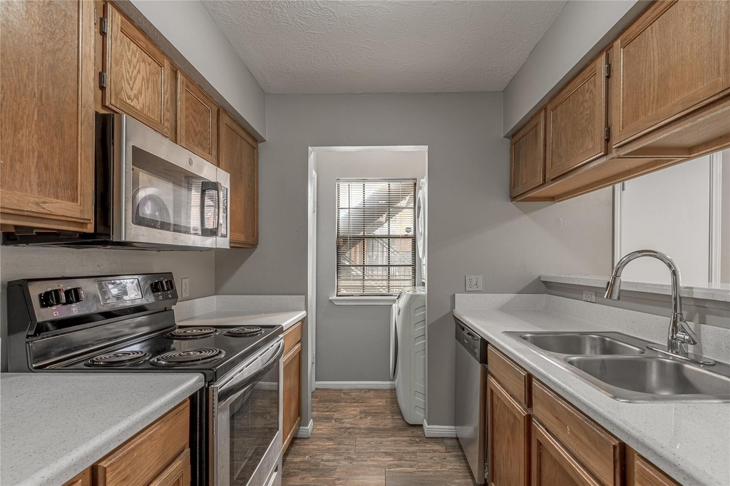 2402 Sycamore Avenue - Photo 8