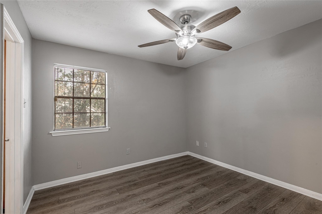 2402 Sycamore Avenue - Photo 15