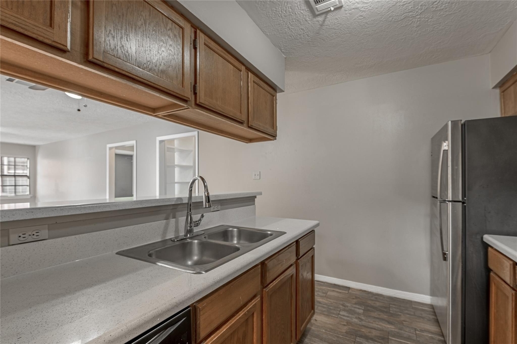 2402 Sycamore Avenue - Photo 9