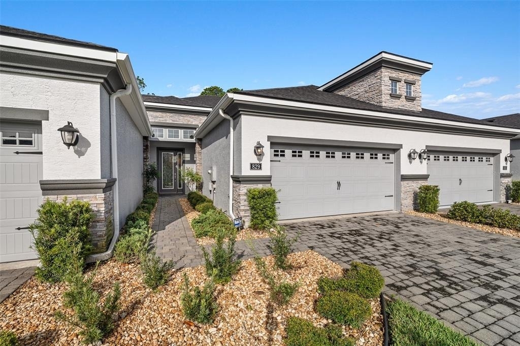 829 Pinewood Drive - Photo 0