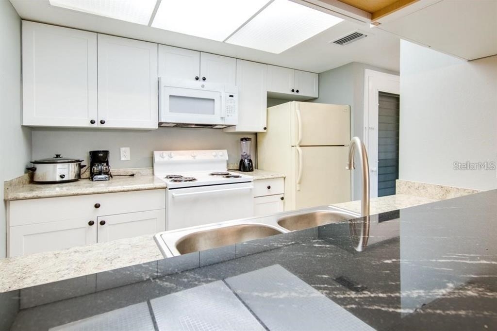 2615 Cove Cay Drive - Photo 4