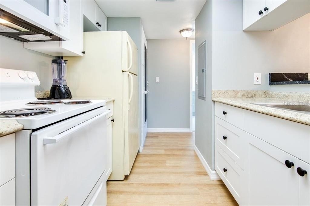 2615 Cove Cay Drive - Photo 3