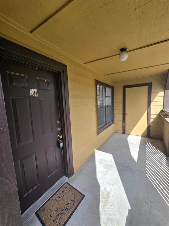 300 Lakepointe Drive - Photo 2