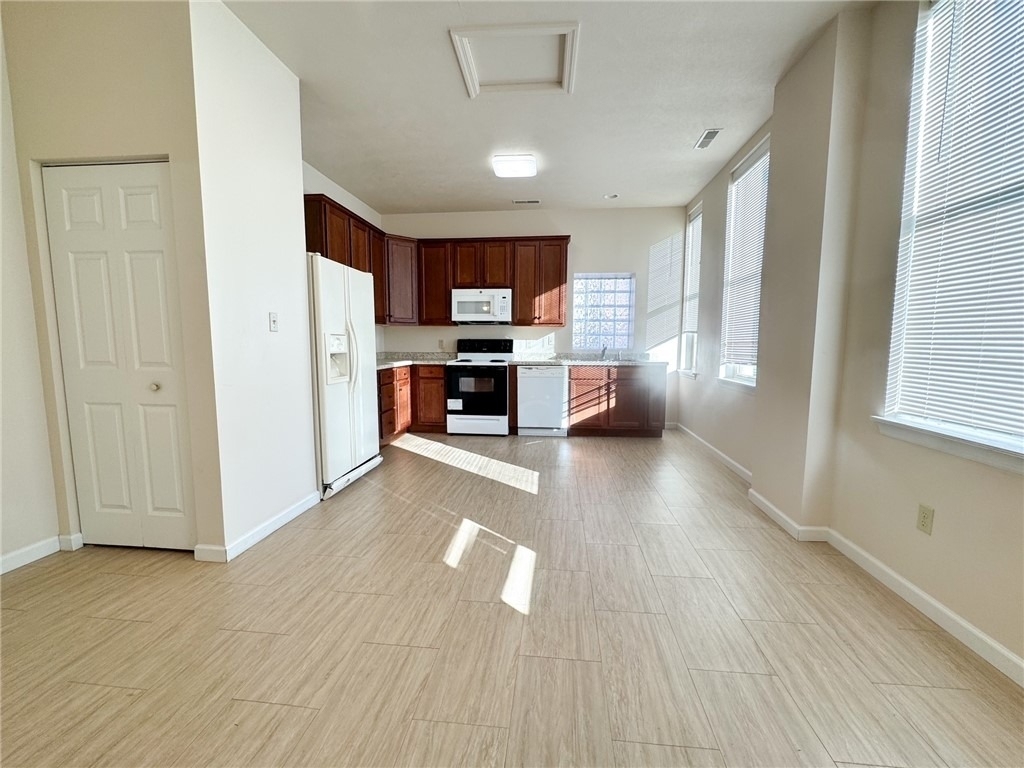 137 N Main St - Photo 0