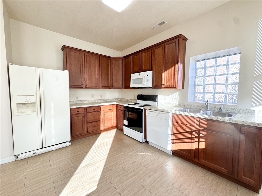 137 N Main St - Photo 2