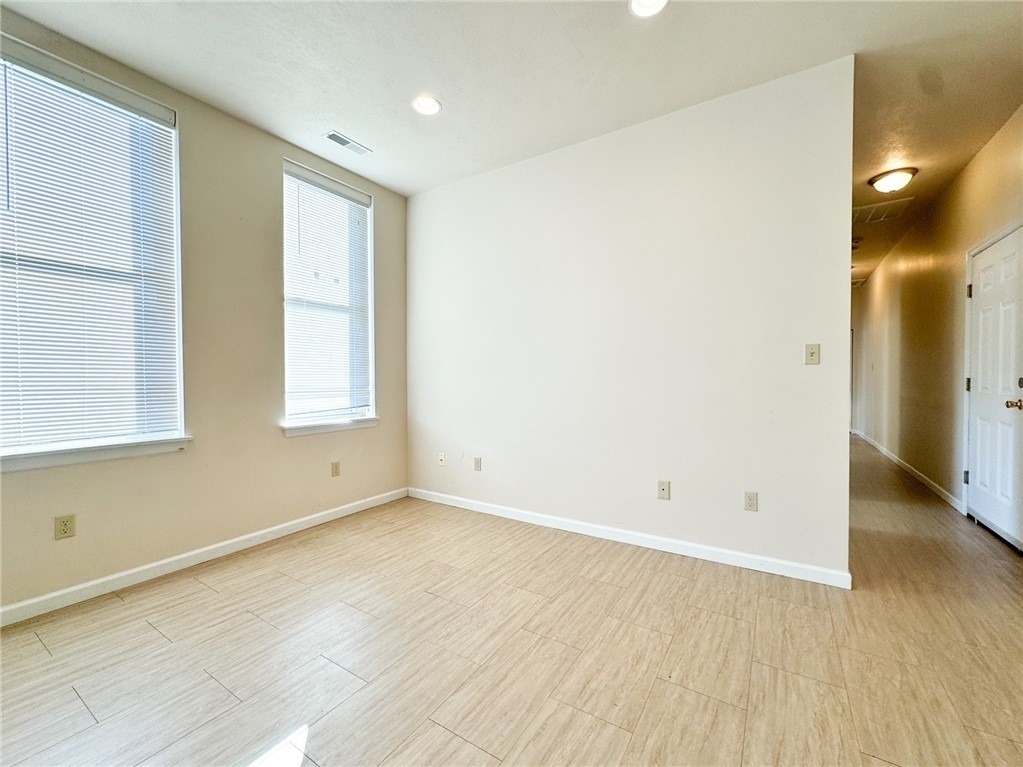 137 N Main St - Photo 3