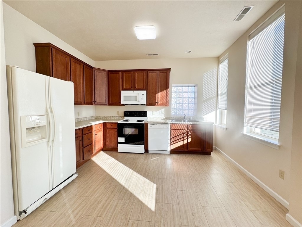 137 N Main St - Photo 1