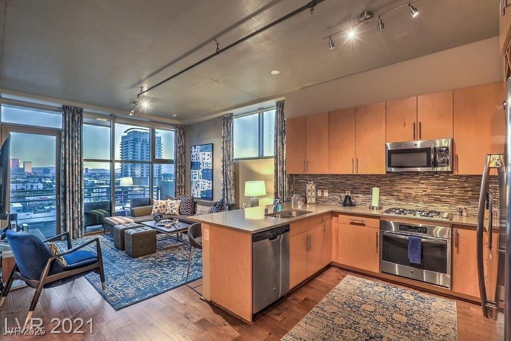 353 E Bonneville Avenue - Photo 1