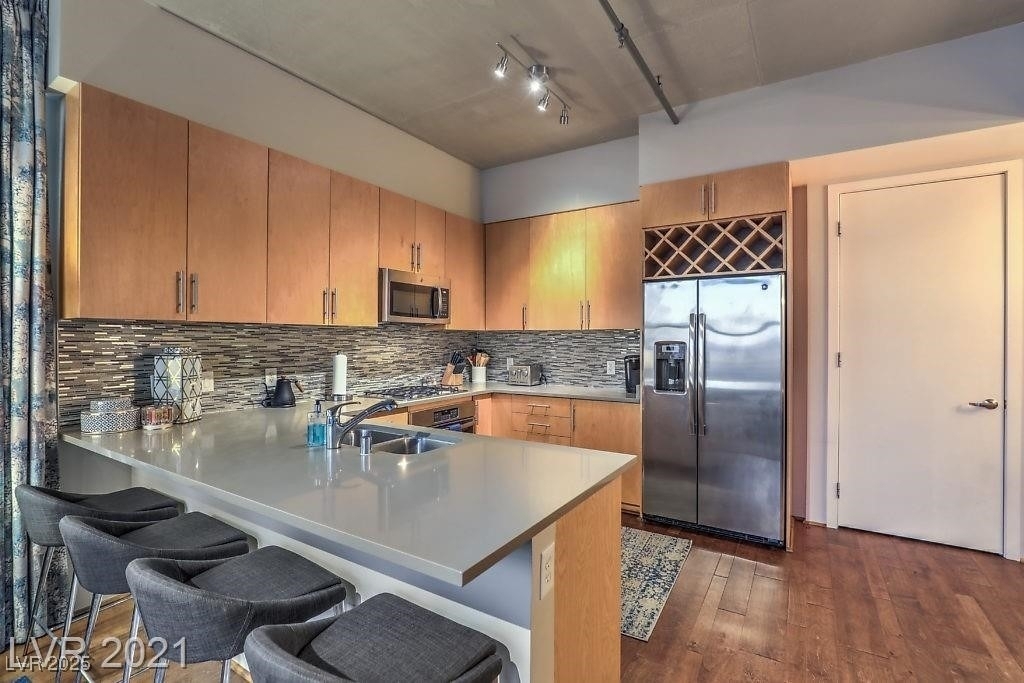 353 E Bonneville Avenue - Photo 3