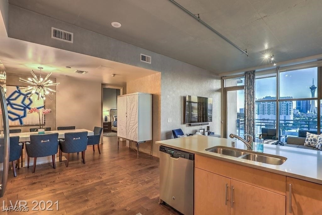 353 E Bonneville Avenue - Photo 4