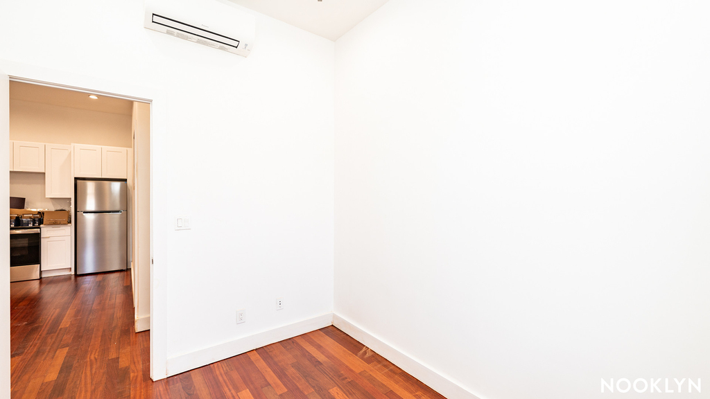 276 Boerum Street - Photo 3