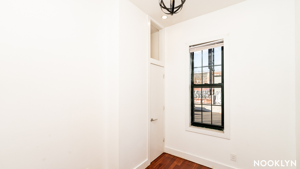 276 Boerum Street - Photo 9