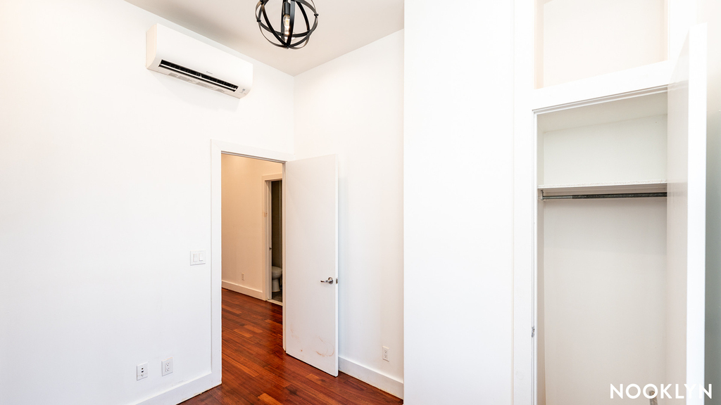 276 Boerum Street - Photo 18