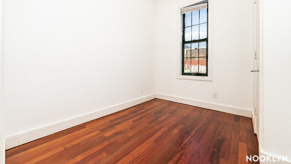 276 Boerum Street - Photo 14