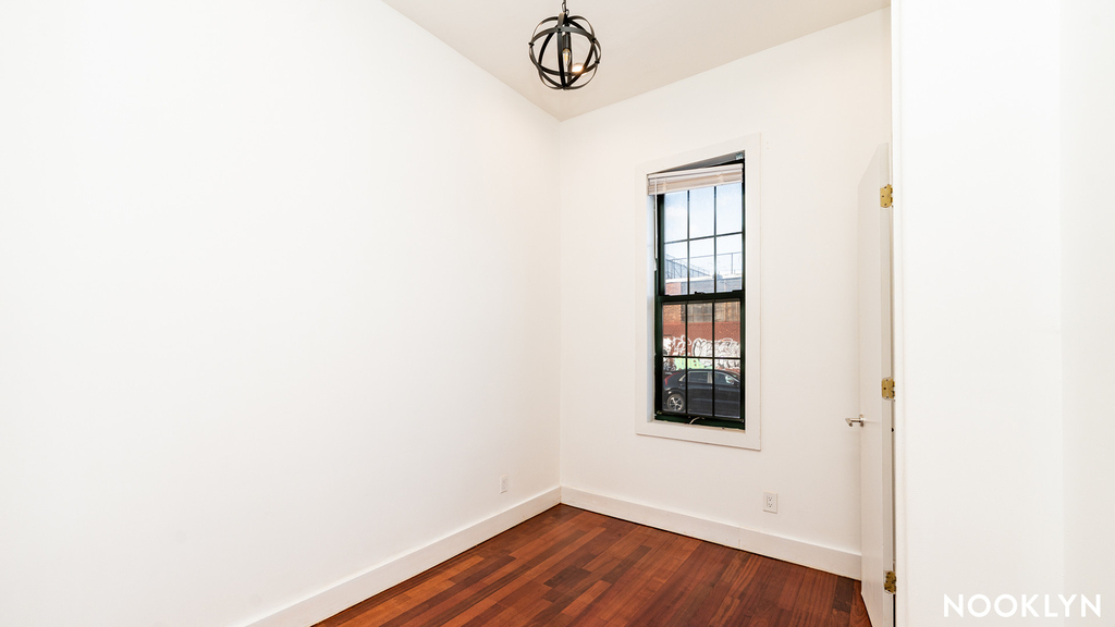 276 Boerum Street - Photo 15
