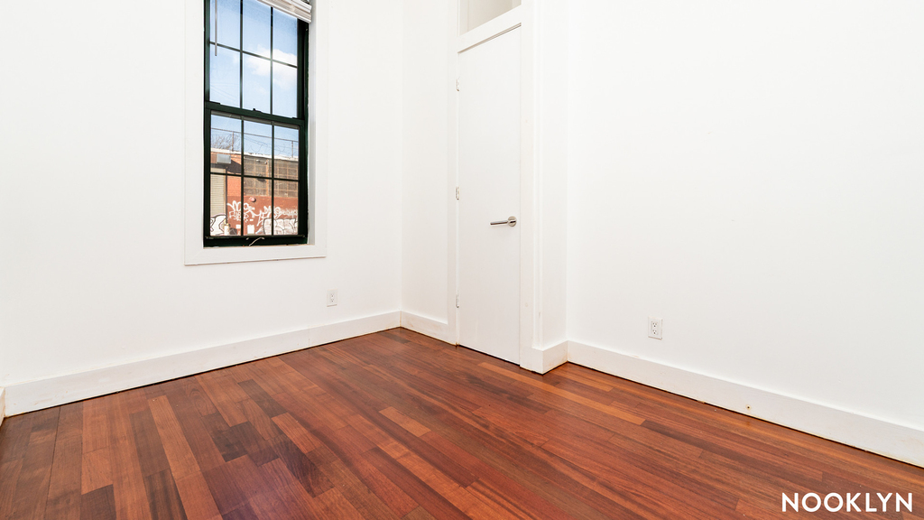 276 Boerum Street - Photo 16