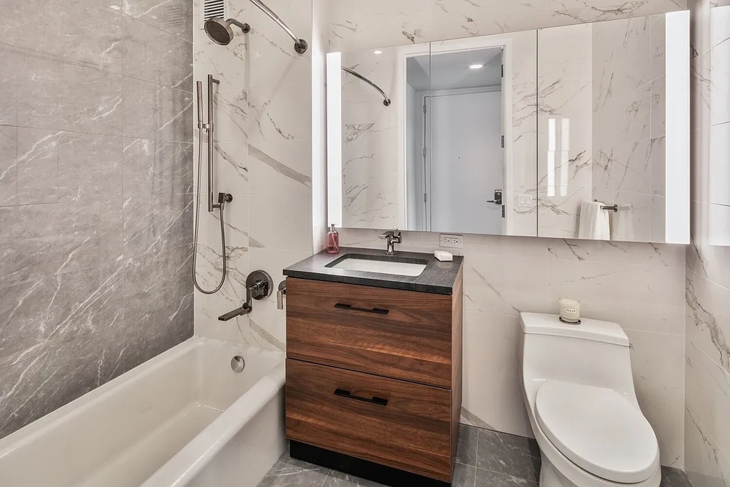 515 West 36th Street - Photo 2
