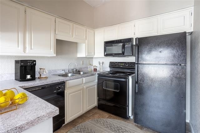 400 E Pearl - Photo 8