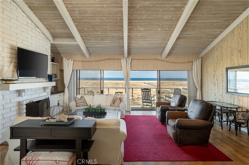 1303 E Balboa Boulevard - Photo 1
