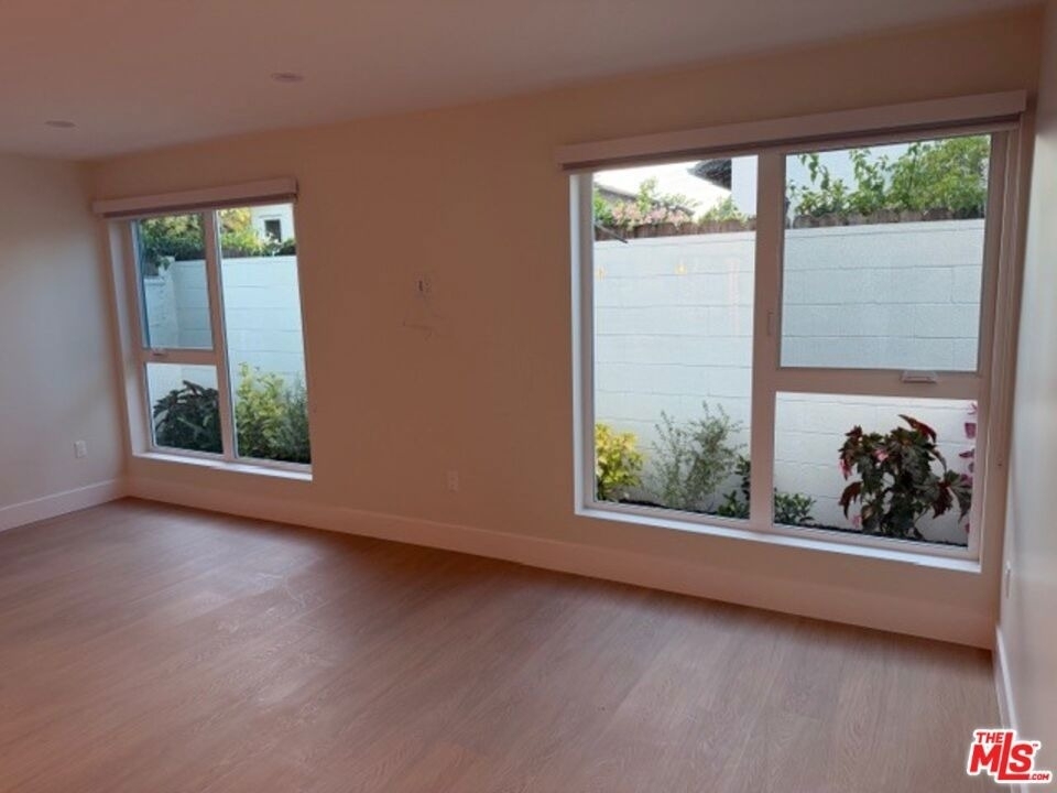 5191 5191 Lindley Avenue - Photo 21