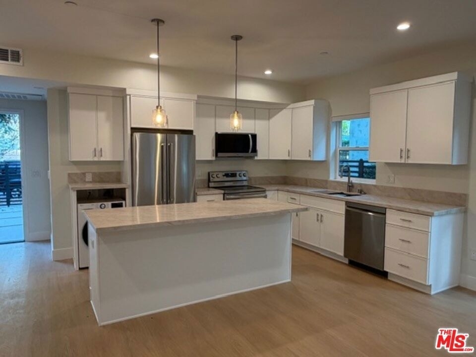 5191 5191 Lindley Avenue - Photo 11