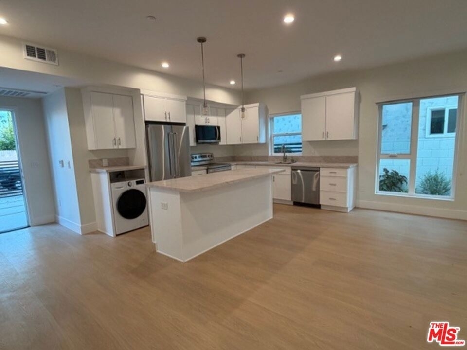 5191 5191 Lindley Avenue - Photo 6