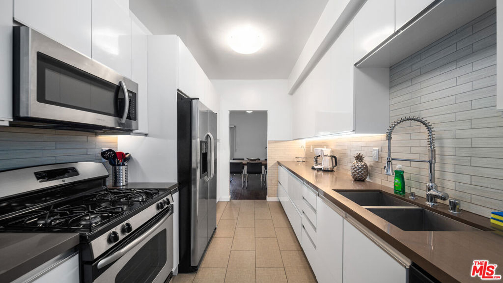 1818 Thayer Avenue - Photo 19