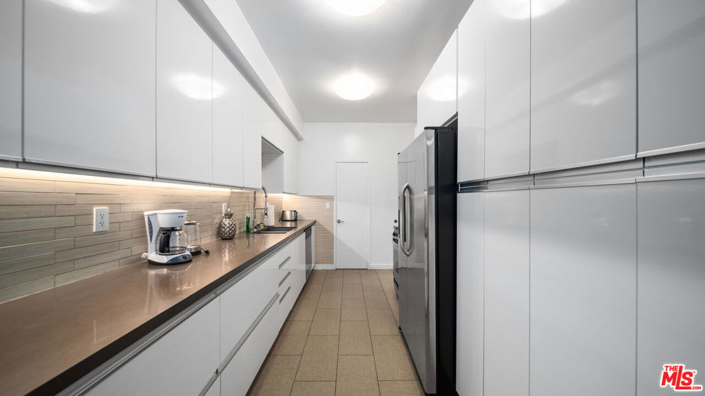 1818 Thayer Avenue - Photo 18