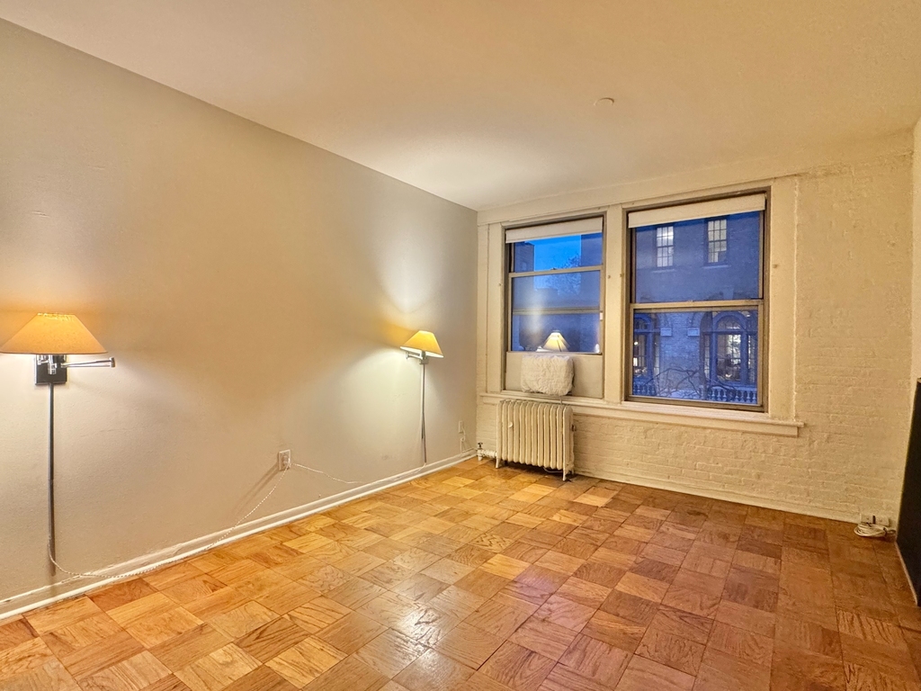 30 Christopher Street - Photo 2