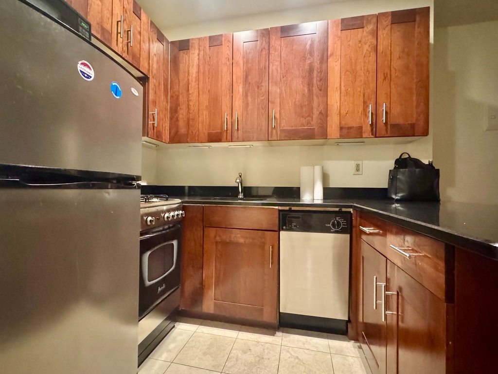 30 Christopher Street - Photo 8