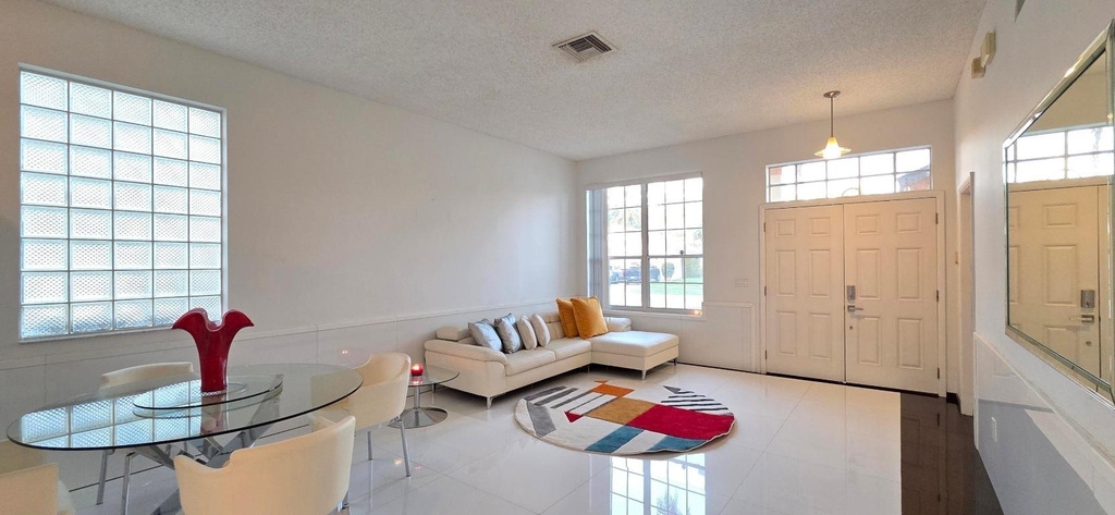 661 Lake Wellington Drive - Photo 4