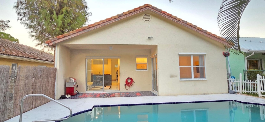 661 Lake Wellington Drive - Photo 3