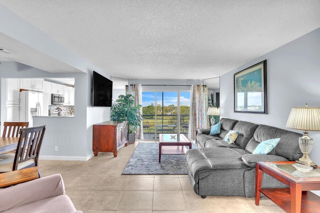 3959 Via Poinciana - Photo 5