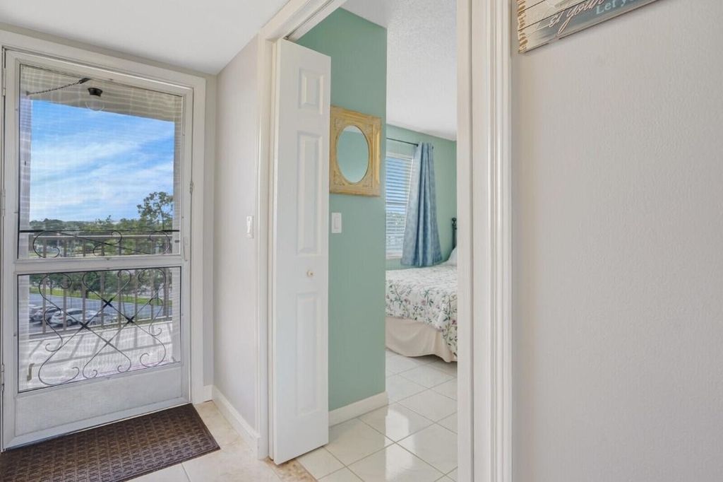 3959 Via Poinciana - Photo 4