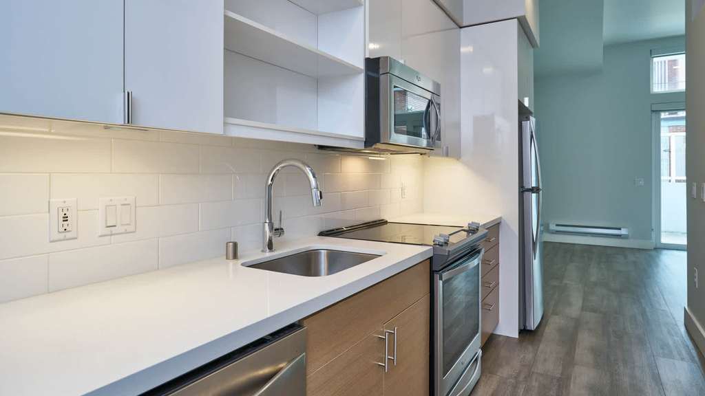 285 8th Ave N. - Photo 4