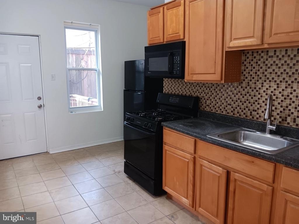 1238 N Alden Street - Photo 1