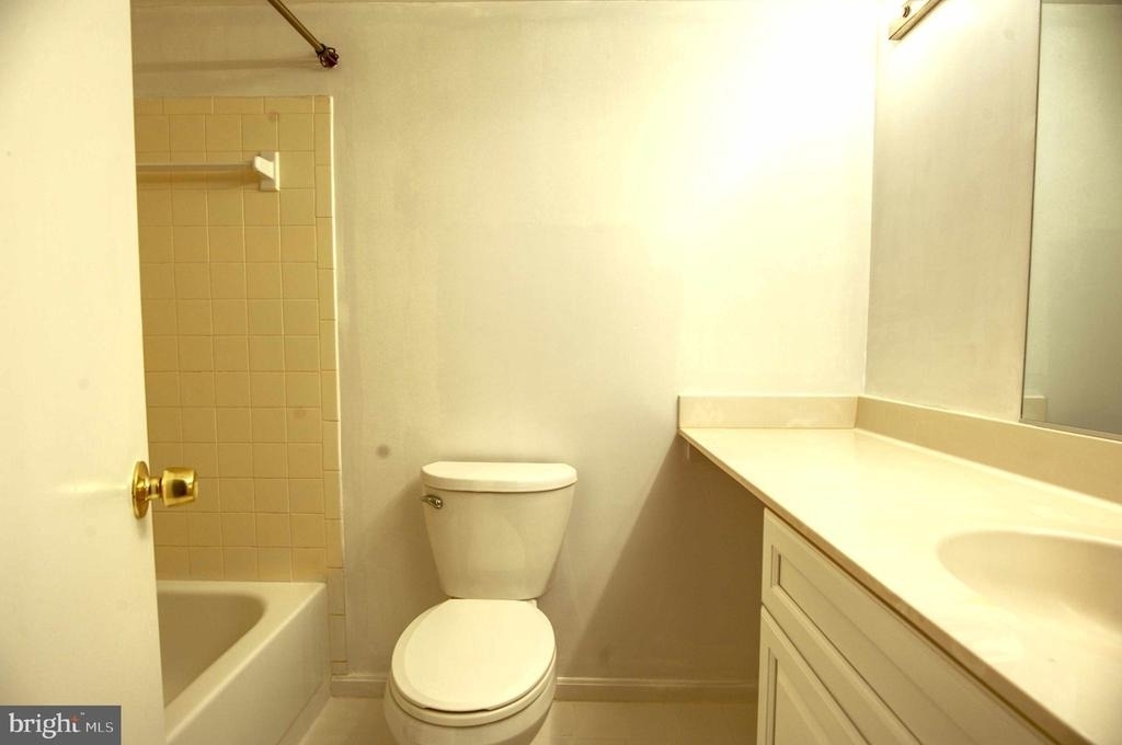 1007 Fallcrest Court - Photo 8