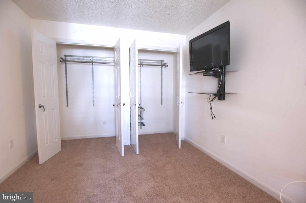 1007 Fallcrest Court - Photo 2