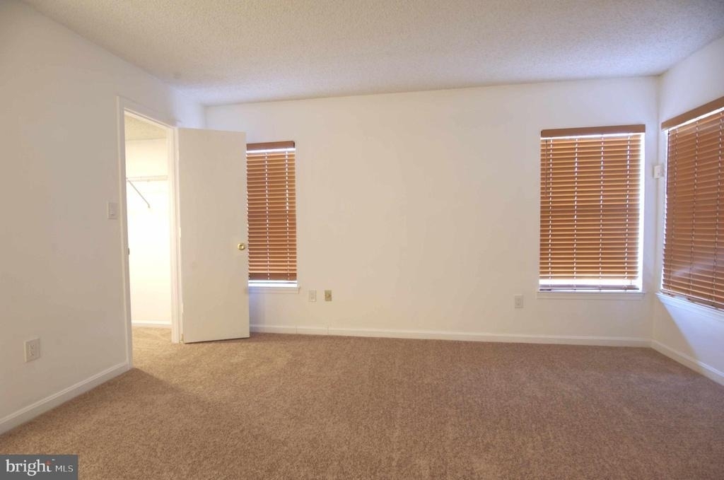 1007 Fallcrest Court - Photo 6