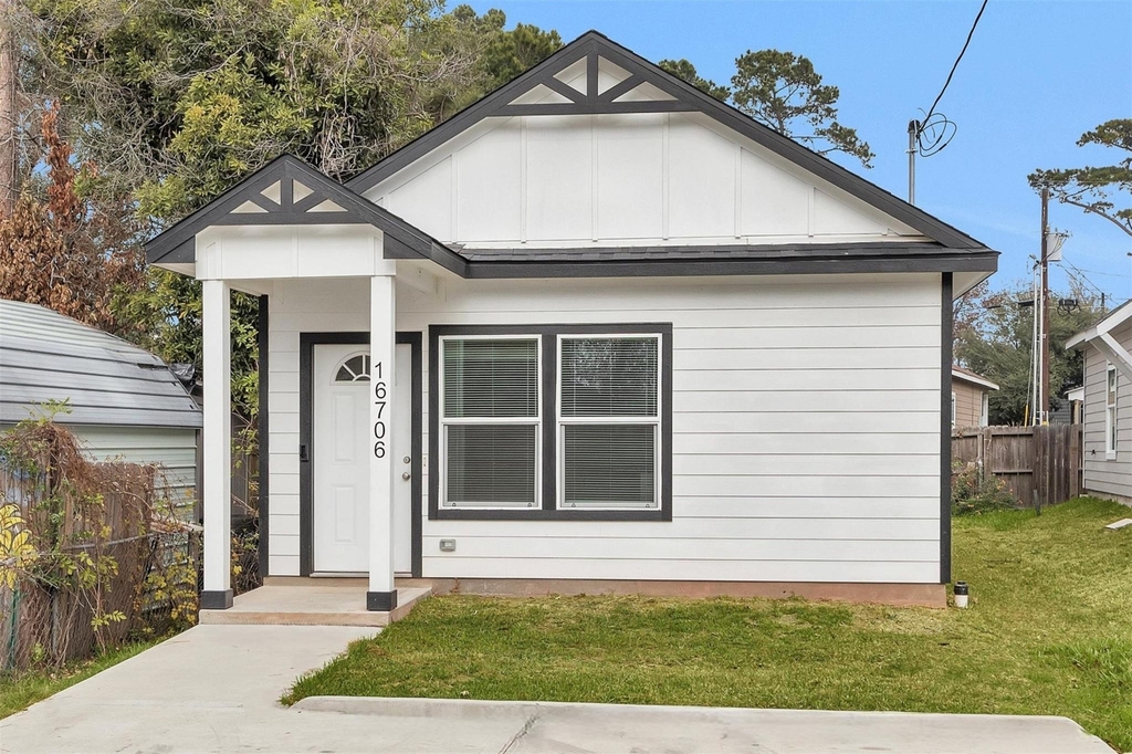 16706 E Hammon - Photo 1