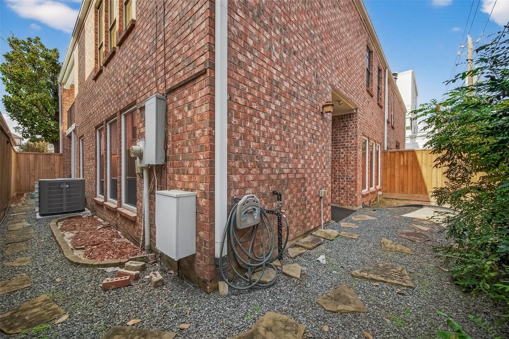 2413 Potomac Drive - Photo 27
