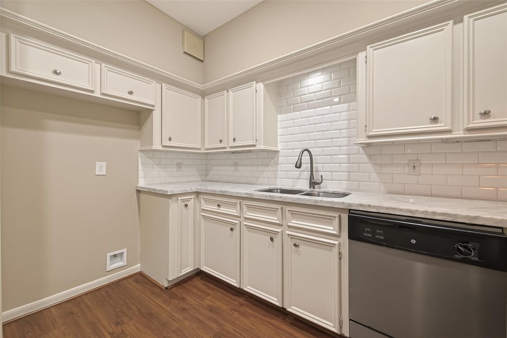 2413 Potomac Drive - Photo 11