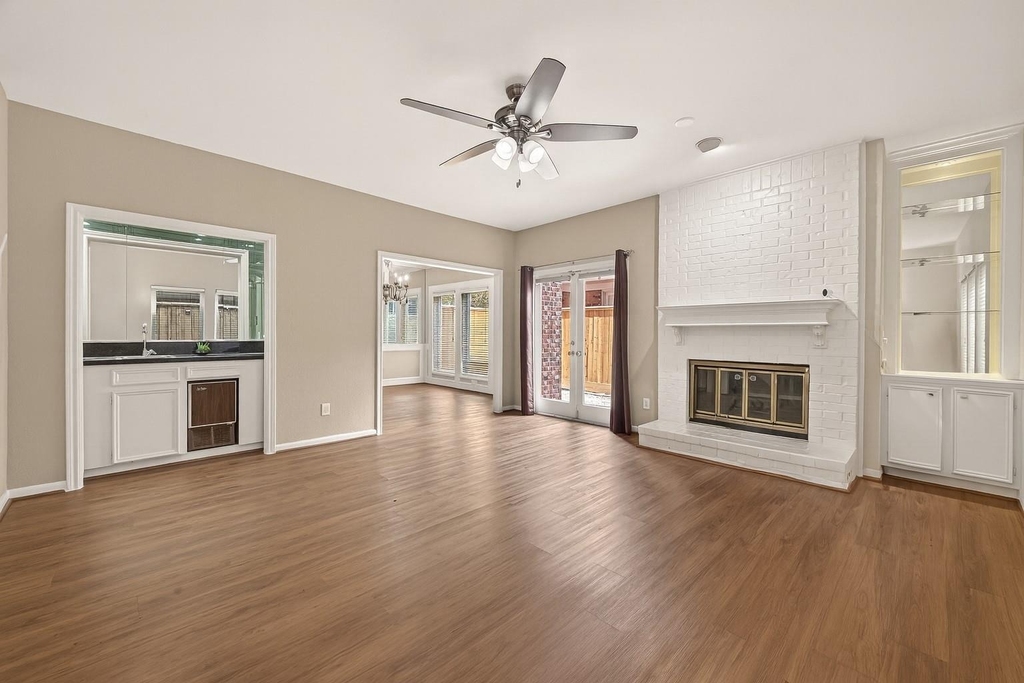 2413 Potomac Drive - Photo 2