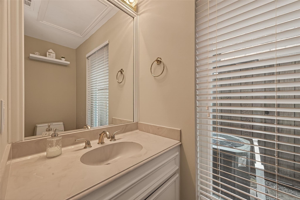 2413 Potomac Drive - Photo 13