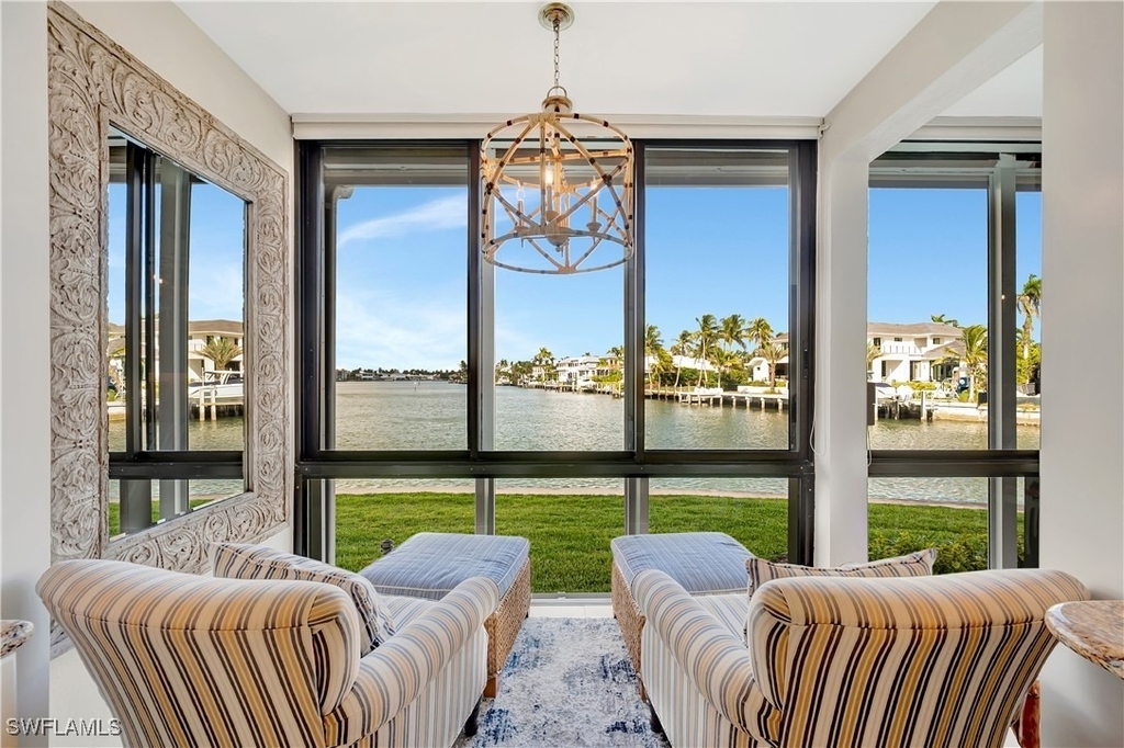 2258 Gulf Shore Boulevard N - Photo 9
