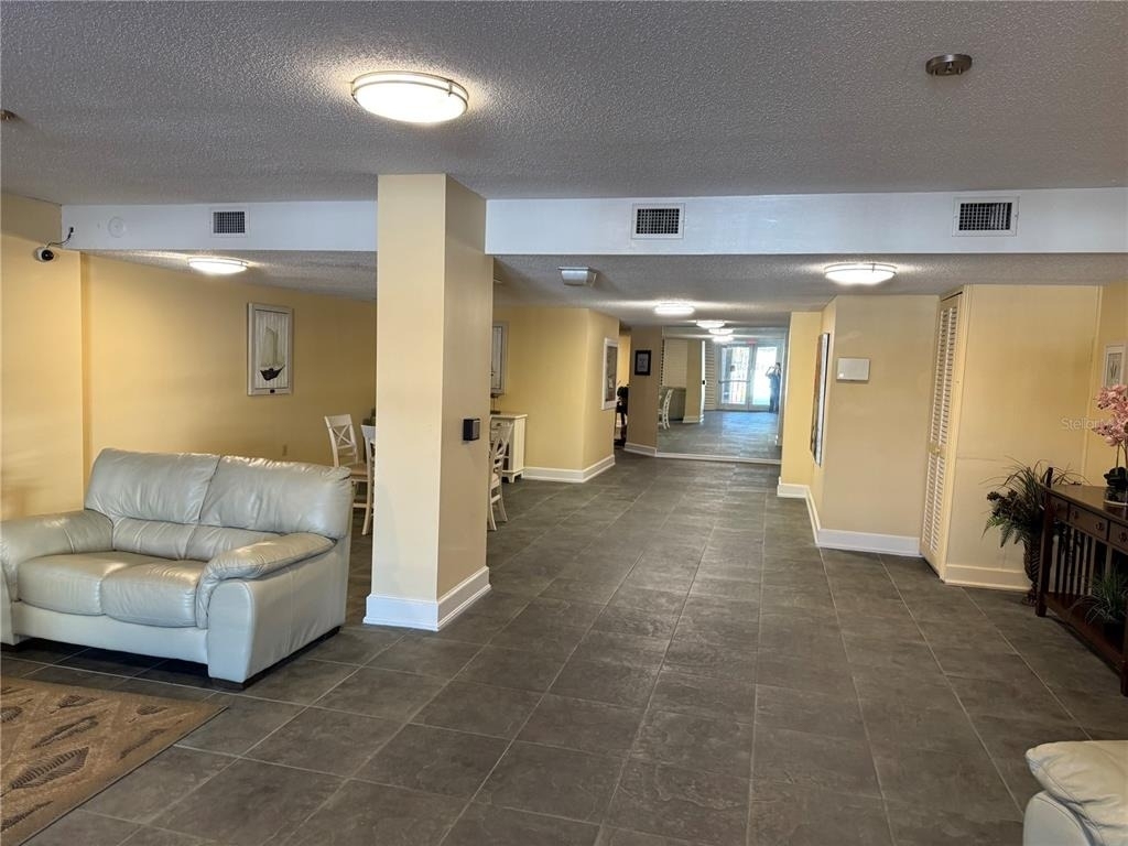 925 N Halifax Avenue - Photo 11