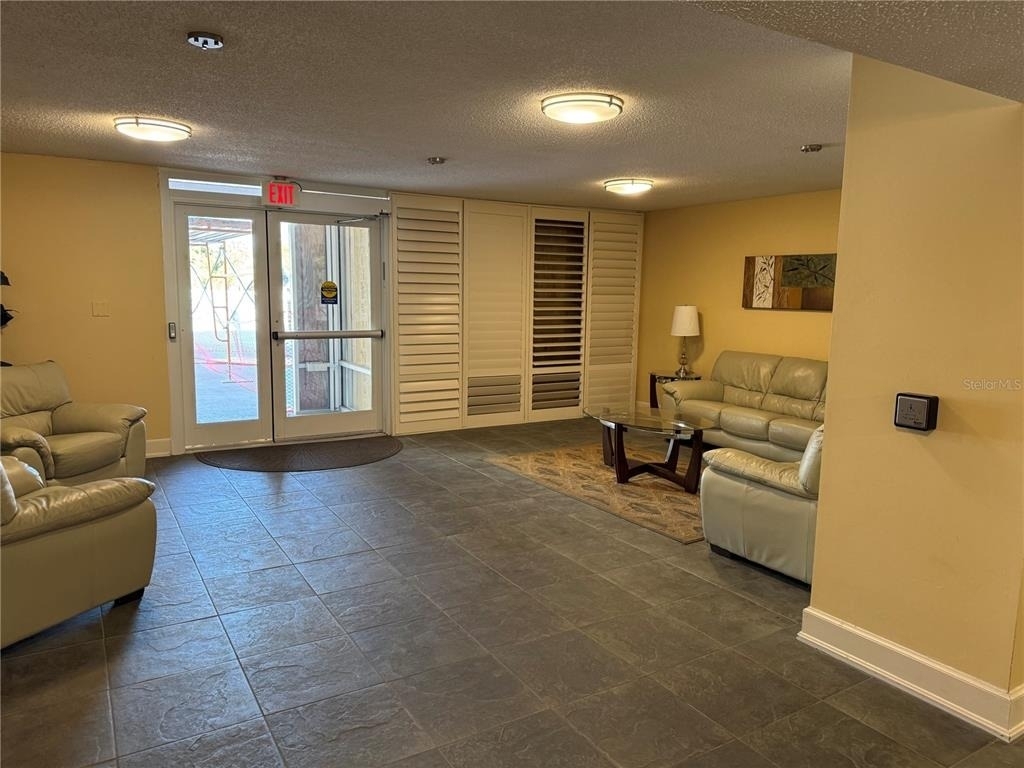 925 N Halifax Avenue - Photo 8
