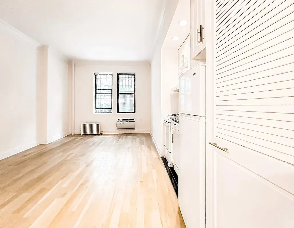 214 East 51st Street - Photo 2