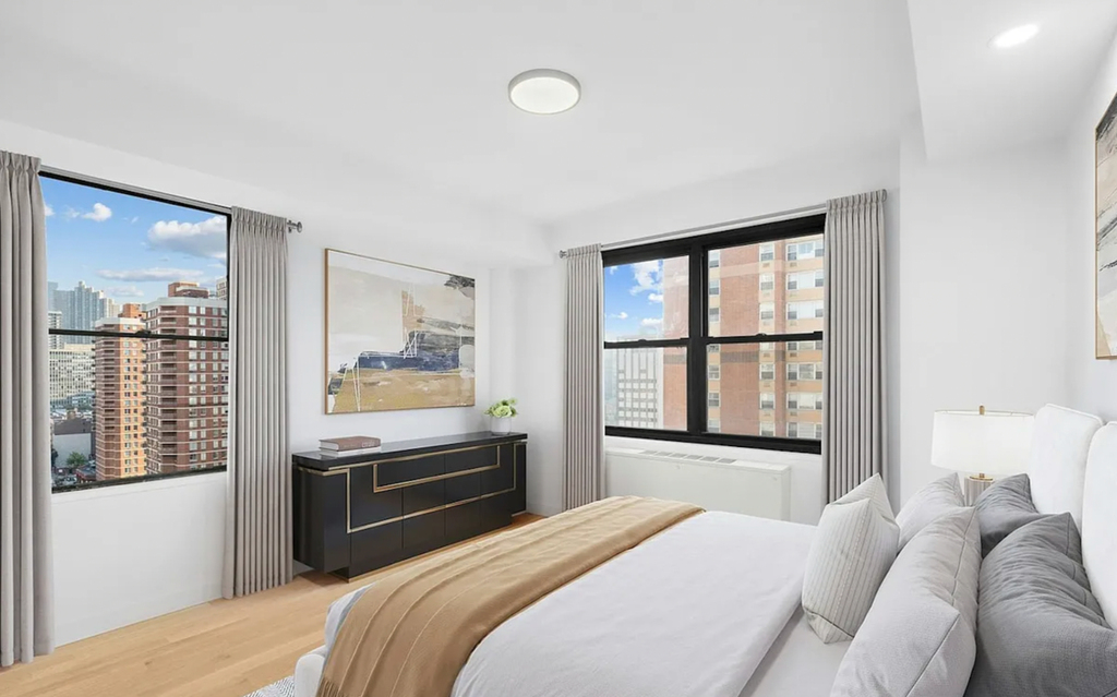 East 25th Street  - Photo 4